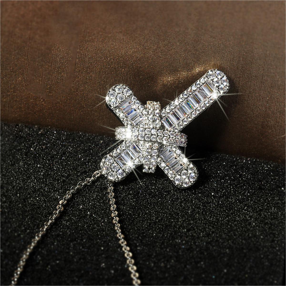 Womens Crystal Cross Necklace Sliver HIP-HOP Pendant for Men Religious Christian Jewelry Gifts for Anniversaries Holidays Christmas Birthdays
